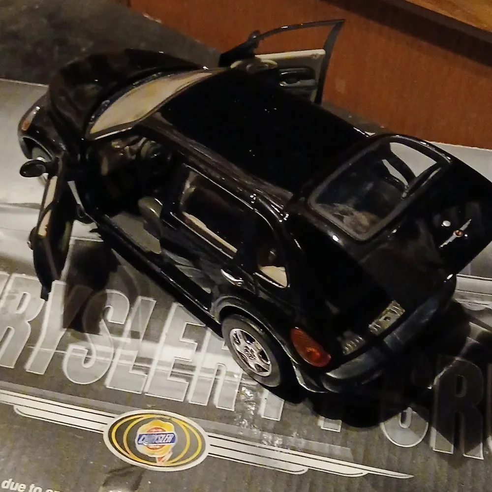 🤠2001 CHRYSLER PT CRUISER Die Cast 1:24 Scale Black Car